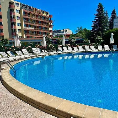 Apartment Large 2-bedroom With Living By Menada *