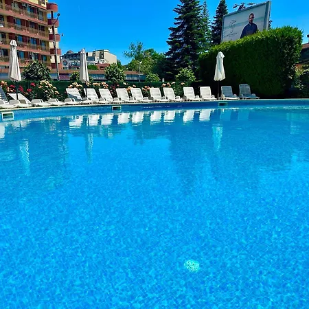 Large 2-bedroom With Living By Menada Apartment