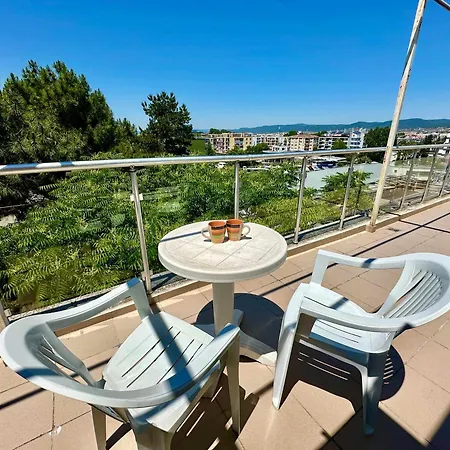 Apartment Large 2-bedroom With Living By Menada