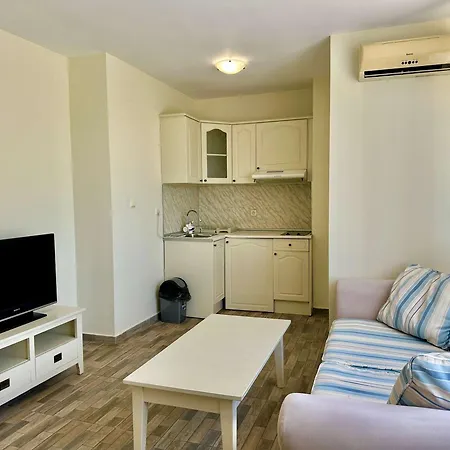 Apartment Large 2-bedroom With Living By Menada